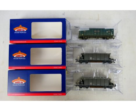 Bachmann - 3 x boxed OO gauge wagons in weathered finish, 2 x YGH Sealion Bogie Hopper # 38-130A and an Ex Southern CCT Cover