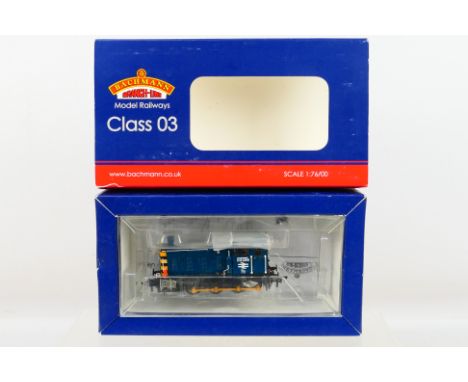 Bachmann - boxed 00 gauge Class 03 Diesel Shunter 03066 BR blue. Box marked 6 DCC. Appears in very good condition in good box