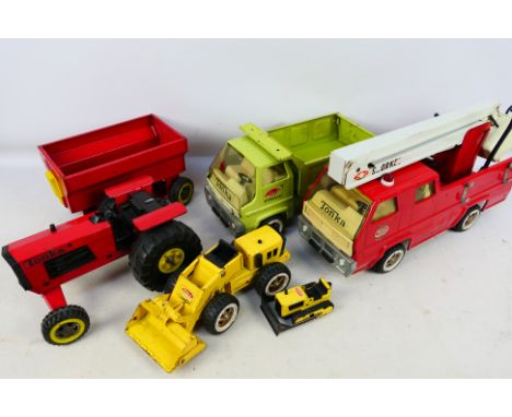 Tonka - A group of large Tonka models including Snorkel Fire Truck, Tractor and Trailer, Tipper Truck, Wheeled Loader and a s