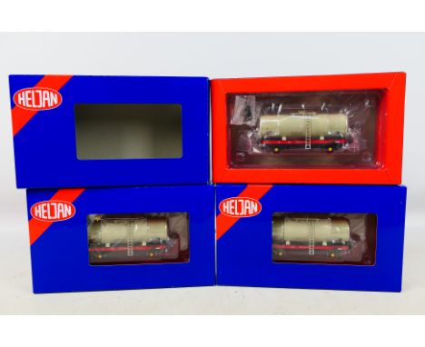 Heljan - 3 x boxed OO gauge Esso tank wagons in grey 1980s era livery # 1153. They appear Mint in Near Mint boxes. (This does