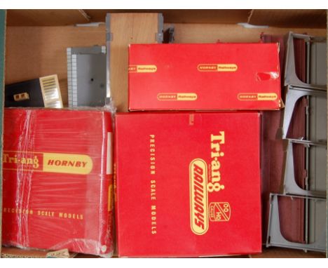 2 trays containing quantity of Triang Hornby accessories including boxed 2 x R458A station sets, R582, R582A ticket office, R