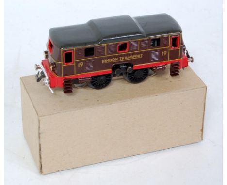 A Trix Twin pre-war couplings London Transport 0-4-0 electric locomotive maroon number 19 appears to be a repainted item (VGR