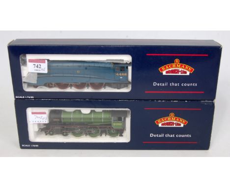 A Bachmann 31-952 LNER blue with valances class A4 engine and tender No. 4468 'Mallard' (NM-BNM) together with 31-707 LNER li