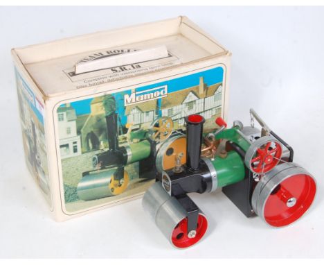 A Mamod SR1A live steam roller of usual specification complete with steering rod, scuttle, burner, and model leaflet, housed 