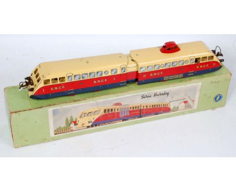 French Hornby clockwork 2-car SNCF railcar, red and cream, just a few marks (VG-E) with non Hornby key (BG)