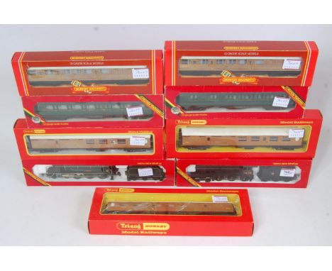 A Hornby R159 class B12 engine and tender NE black No. 7476 (G-BG), 2x R478 Gresley teak and 3x XX746 Thompson teak brake coa