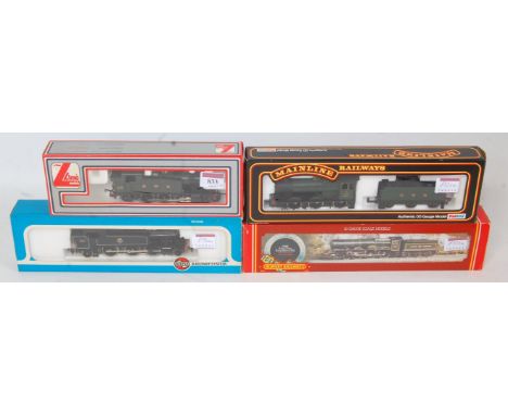 Selection of GWR outline locomotives, Hornby R349 'King Henry VIII' (NM-BNM), Mainline Collett goods engine and tender (NM-BN