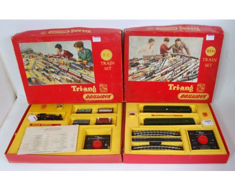 Triang R3M DMU train set complete with oil bottle and lapel badge, tears to two box lid corners (G-BD) and a R3E 0-6-0 tank e