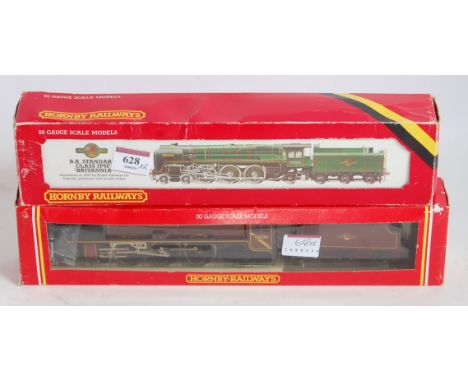 Hornby R063 BR green "Britannia" engine and tender (NM-BG) and R134 BR maroon "Duchess of Norfolk" engine and tender (NM-BG)