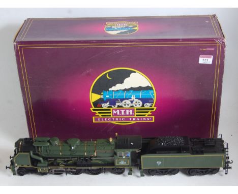 A MTH trains Chapelan 4-6-2 engine and tender SNCF green (NM-BG) and sold with a make of 5 wagons-lits bogie coaches (NM-BG)