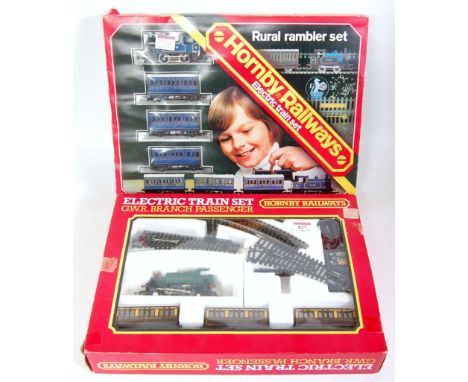Hornby R 694 GWR Branch Passenger train set containing 0-4-0 tank engine, 3x four wheel coaches, track oval with additional i