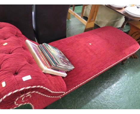 EDWARDIAN MAHOGANY FRAMED CHAISE LONGUE UPHOLSTERED IN A LATER BUTTON BACK FABRIC.
