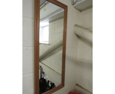 RECTANGULAR WALL MIRROR IN A LIGHT WOOD FRAME.