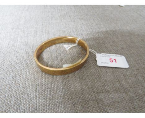 HALF-ENGRAVED 9 CARAT GOLD BANGLE WITH SAFETY CHAIN, 15.5G