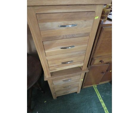 PAIR OF LIGHT OAK THREE DRAWER BEDSIDE CHESTS.