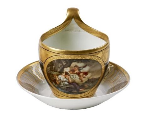 Tasse mit Allegorie der Musik und UntertasseKPM Berlin, um 1810Campanerform, schauseitig farbig gemalte, an einem Ufer sitzen