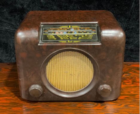 A Bush Type DAC90A Bakelite radio 