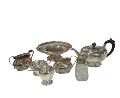 LOT DE COUVERTS anciens de 37 pièces en métal maillechort et placage