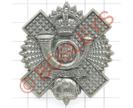 Scottish. Highland Light Infantry WW2 plastic economy HLI glengarry badge(KK 2257)  Blades VGC 