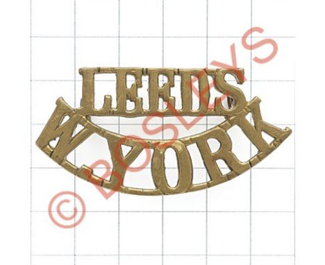 LEEDS / W.YORK WW1 Kitchener's Army 'Leeds Pals' brass shoulder title. (Westlake 887)  Loops GC 15th (Service) Bn (1st Leeds)