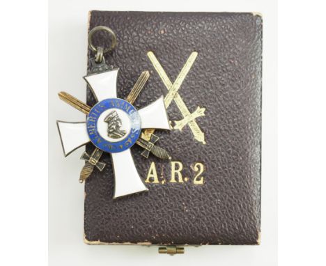 Sachsen: Albrechtsorden, 2. Modell (1876-1918), Ritterkreuz, 2. Klasse mit Schwertern, im Etui.Silber vergoldet, teilweise em