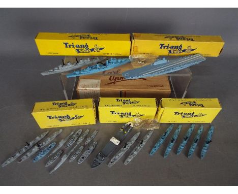 Triang, Minic - A fleet of boxed over 20 1:1200 scale diecast waterline ships by Triang Minic in five boxes. Lot includes M73