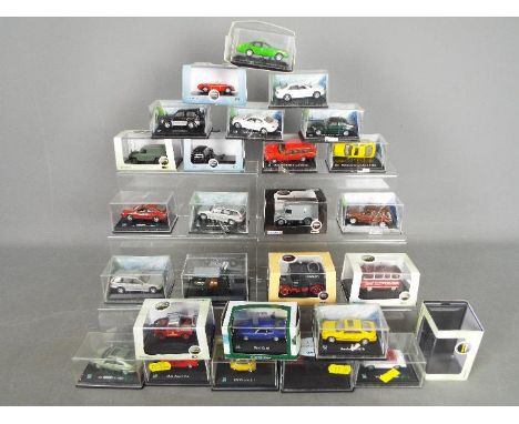 Oxford Diecast, Cararama - A boxed group of over 25 diecast vehicles mainly in 1:76 scale. Lot includes Oxford Diecast #76DEF