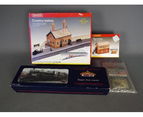 Bachmann, Hornby Model Scene - A boxed Bachmann OO gauge #32175 2-6-0 Crab Class Steam Locomotive and Tender Op.No.13098 in L
