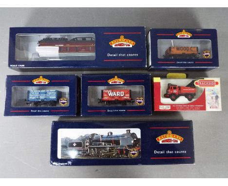 Bachmann, Lledo - A boxed OO gauge Bachmann OO gauge train with four items of rolling stock and a boxed Lledo Trackside DG114