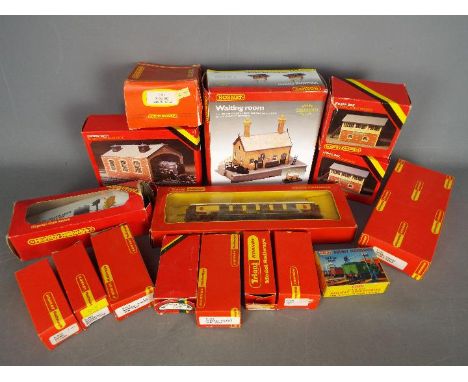 Hornby, Merit - A collection of 16 boxed OO gauge model railway rolling stock, building and scenic accessories. Lot includes 