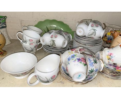 A Susie Cooper Wild Strawberry pattern tea set, approx. 39 pieces&nbsp; and other tea ware and china 