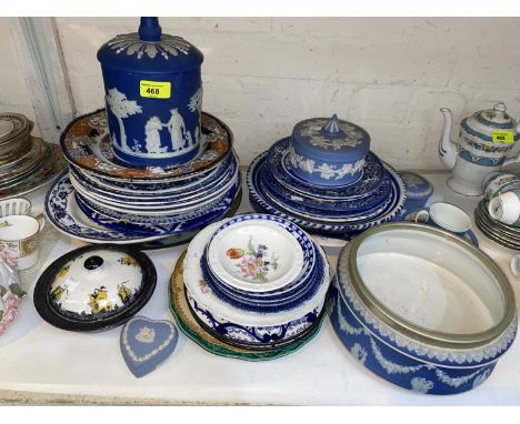 A Wedgwood Jasperware lidded biscuit barrel and a set of Wedgwood trinket ware and decorative plates 