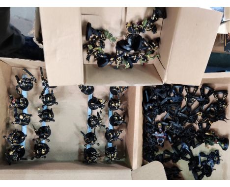 A good selection of Games Workshop Warhammer 40,000 Chaos Marine vintage and later plastic figures including some possessed e