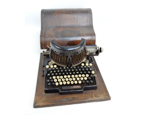A vintage domed oak cased Royal Barlock typewriter.   CONDITION REPORT:  Heavy wear throughout as can be seen in the photogra