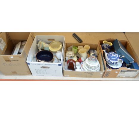 A large quantity of various ceramics including commemorative mugs, Midwinter 'Palmyra' dinner ware, various cabinet and colle