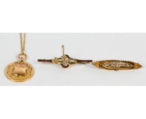 An Edwardian 9ct yellow gold seed cultured pearl set shamrock and scroll decorated bar brooch, length 5cm, a further gold pla