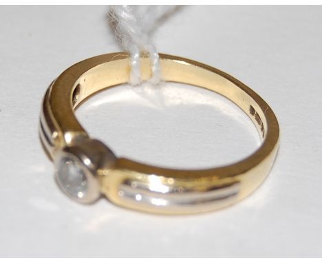 An 18ct gold diamond solitaire ring, the illusion set brilliant weighing approx 0.25ct, size K   Condition Report / Extra Inf