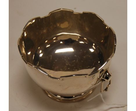 A small George V silver twin handled bowl, having castellated decoration, by William Hutton & Sons, Birmingham 
