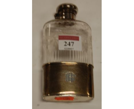 A George V silver mounted glass hip flask, the body etched with fruiting vines   Condition Report / Extra Information  h.13.5