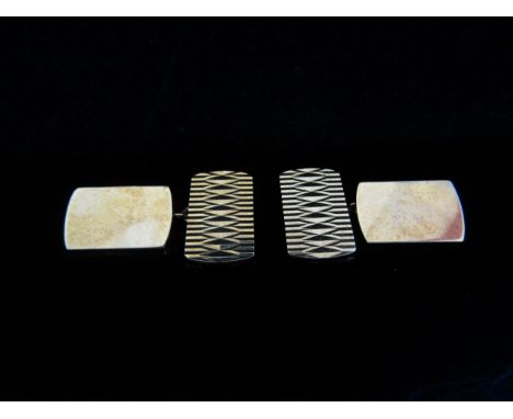 A pair of 9ct gold cufflink's with engine turned detail, 7.1g 