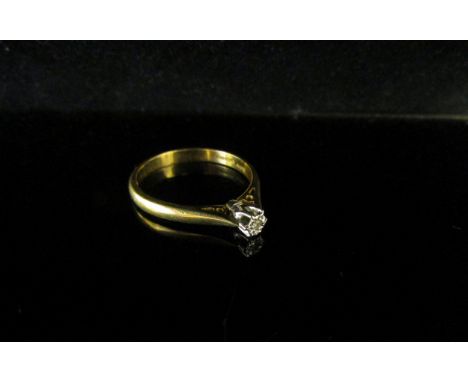 An 18ct gold diamond solitaire ring set wiith 0.05ct diamond. Size M/N, 2.5g 