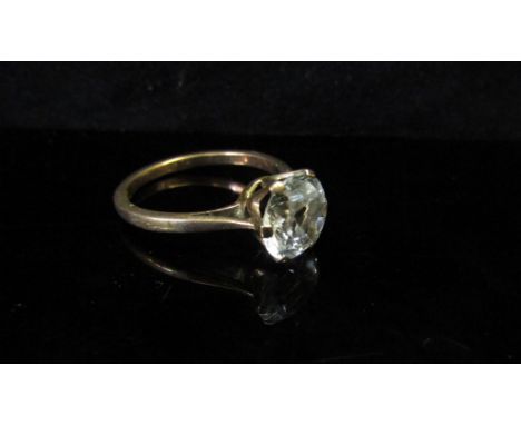 A gold ring set with large clear round stone, stamped 9ct. Size O, 2.9g 