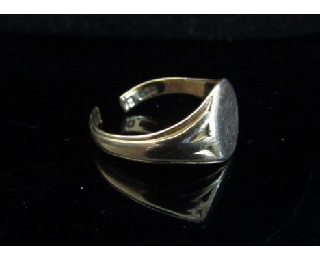 An 18ct gold signet ring, shank cut, 5.7g 