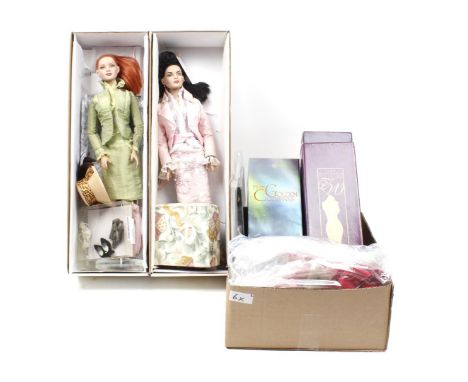 Tonner Doll Company Ltd. 6 plastic dolls in original packaging in various designs and with accessories, e.g. The Golden Compa