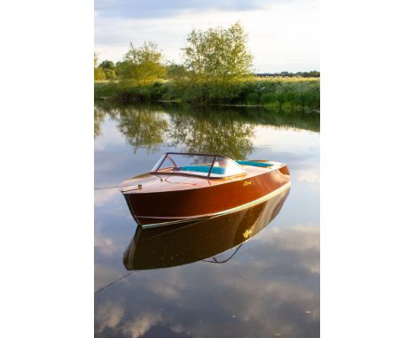 2018 Traditionally Built Wooden-Hulled Speedboat *Unique: built at a cost of £80,000+*Nearly-new – running in hours only*Ford