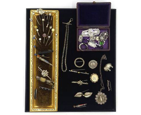 Hallmarked silver brooches, Victorian and later brooches and stick pins etc Condition Report & Further Details Click here for