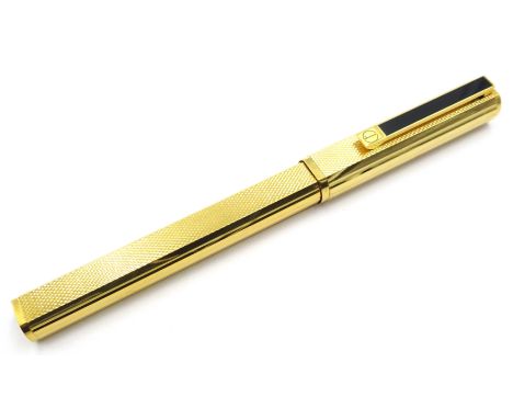 Dunhill gold-plated fountain pen, engine turned decoration with 18ct gold nib stamped 750 Condition Report & Further Details 