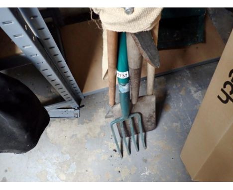 Mixed tools to include a spade. Not available for in-house P&amp;P 