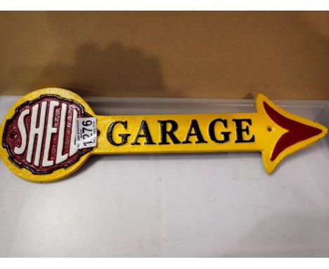 Cast iron Shell Garage arrow, L: 40 cm. P&amp;P Group 1 (£14+VAT for the first lot and £1+VAT for subsequent lots) 