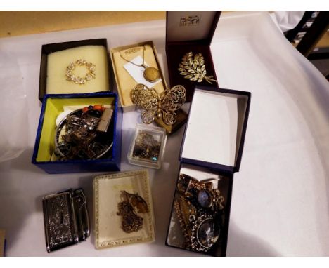 Small collection of vintage costume jewellery etc. UK P&amp;P Group 1 (£16+VAT for the first lot and £2+VAT for subsequent lo